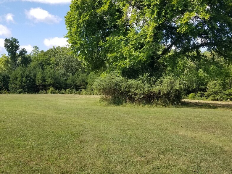 More Photos Of 1331 Highway 100, Centerville Restaurant For Sale