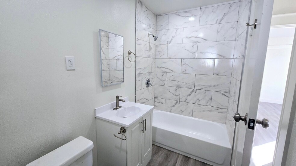 More Photos Of 415 W Pine St, Santa Ana Apartments For Sale