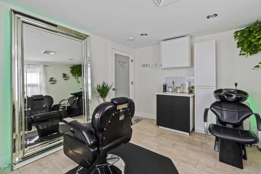 More Photos Of 712 Main St, Hyannis Storefront Retail Office For Sale