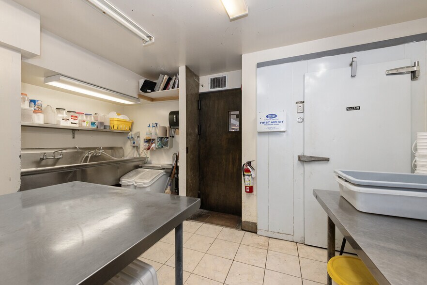 More Photos Of 268 Preston St, Ottawa Storefront For Sale