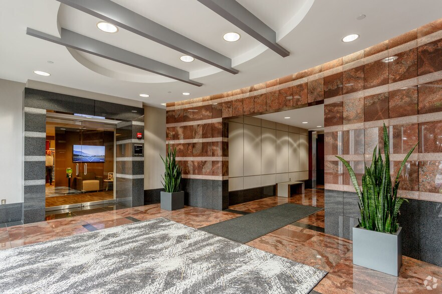 More Photos Of 800 Crescent Centre Dr, Franklin Unknown For Lease