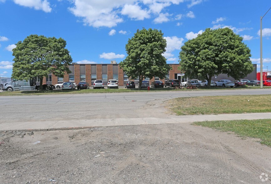 More Photos Of 120 Orenda Rd, Brampton Warehouse For Lease