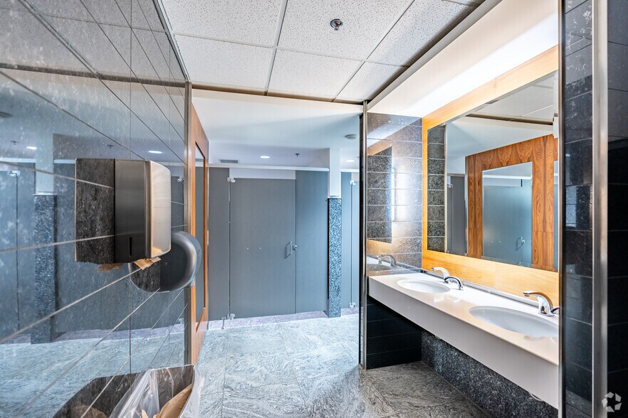 More Photos Of 2820 Boul Laurier, Québec Coworking Space