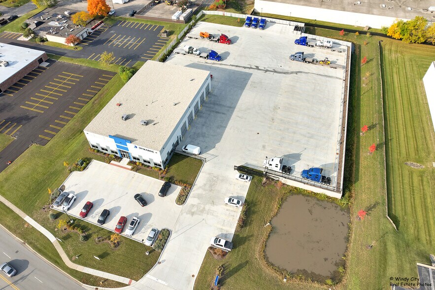 More Photos Of 250 N Schmale Rd, Carol Stream Warehouse For Lease