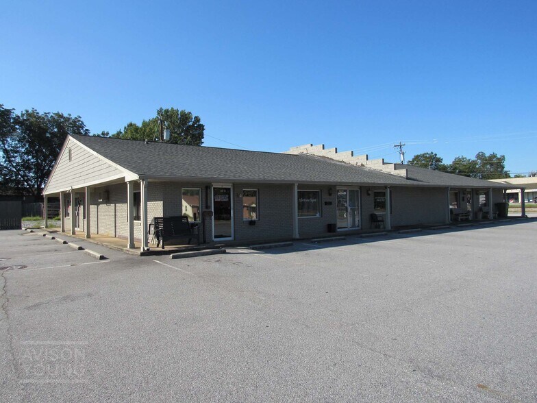 More Photos Of 100 Miller Rd, Mauldin Freestanding For Sale