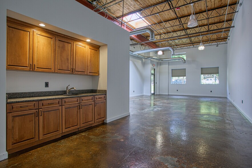 More Photos Of 5256 Peachtree Rd, Atlanta Loft Creative Space For Lease