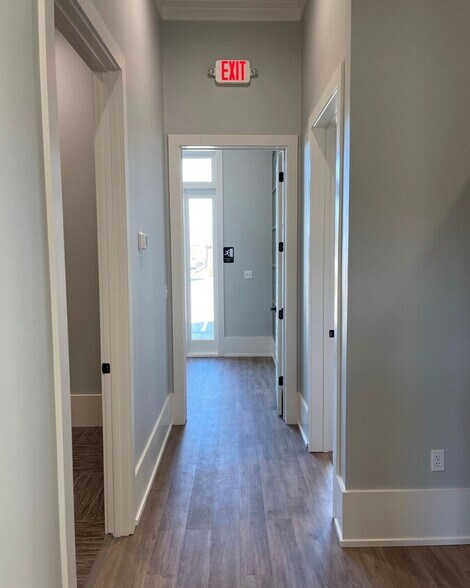 More Photos Of W E Heck, Baton Rouge Office For Lease