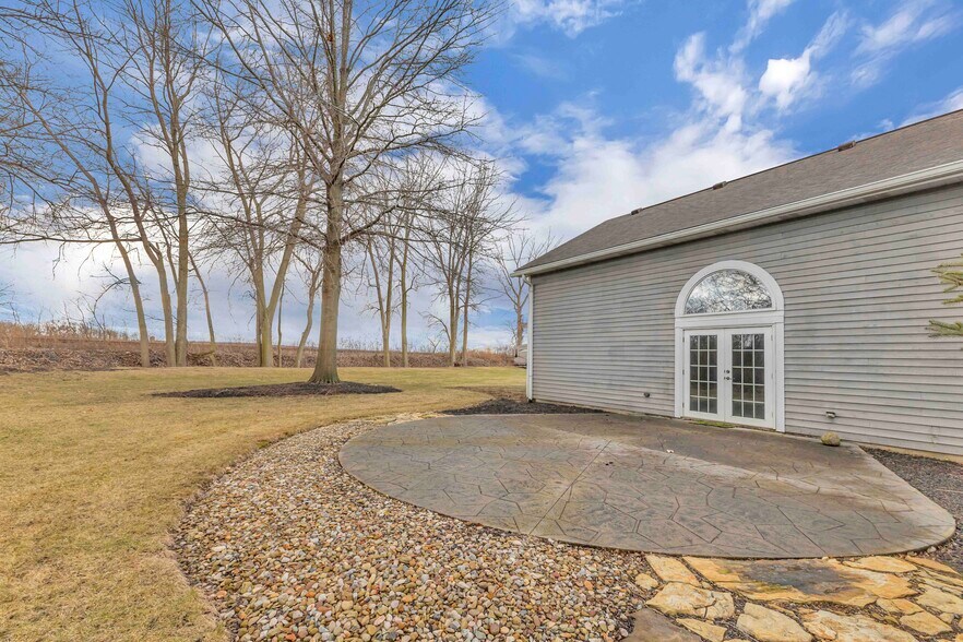 More Photos Of 14006 W Lake Rd, Vermilion Freestanding For Sale