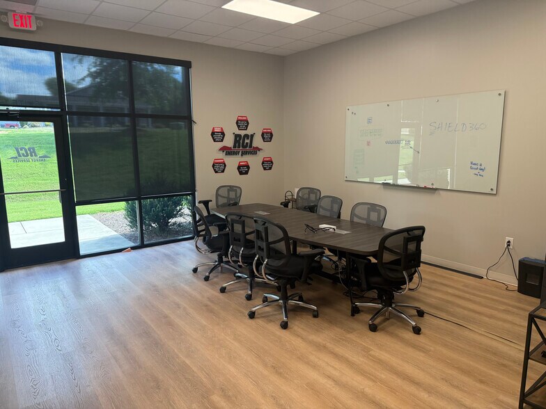 More Photos Of 320 Seagle St, Huntersville Loft Creative Space For Lease