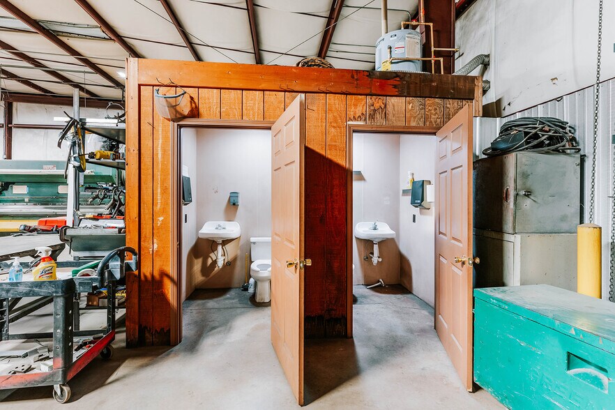 More Photos Of 4900 Highway 98 E, Comer Warehouse For Sale
