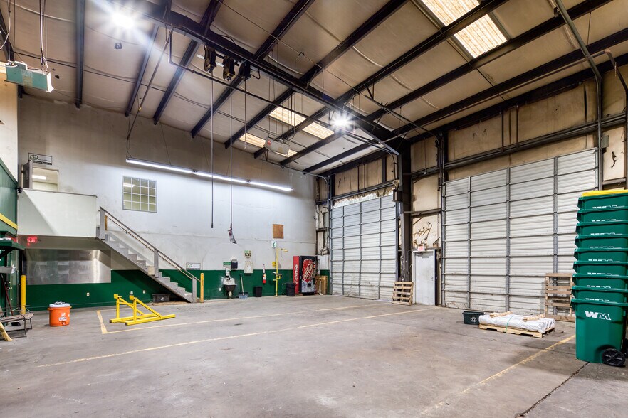 More Photos Of 774 McFarland Pky, Alpharetta Warehouse For Lease