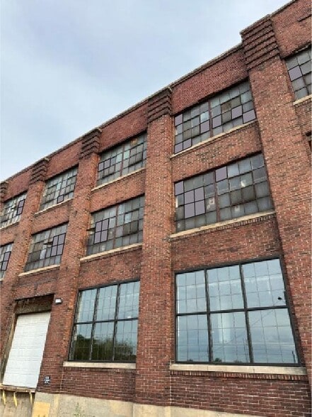 More Photos Of 301 W 3rd St, Sterling Manufacturing For Sale