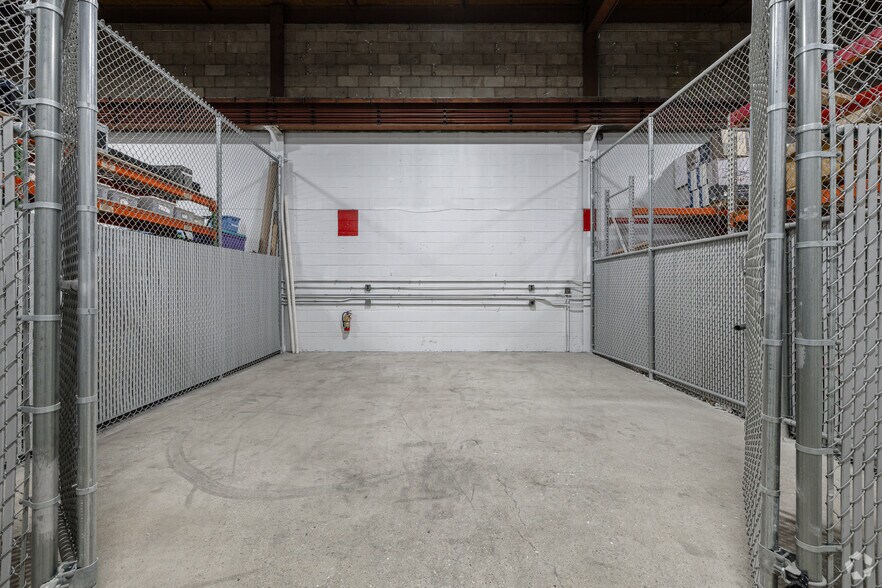 More Photos Of 1657 N Kostner Ave, Chicago Warehouse For Lease