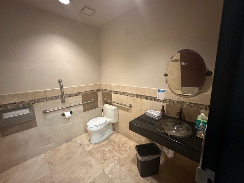 More Photos Of 4974 S Rainbow Blvd, Las Vegas Office For Sale