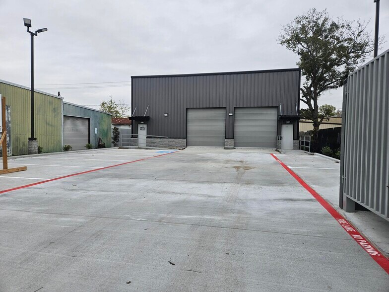 More Photos Of 1013 Brazos St, Rosenberg Specialty For Lease