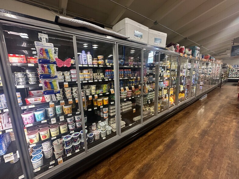 More Photos Of 143 Davis Rd, Happy Camp Storefront For Sale