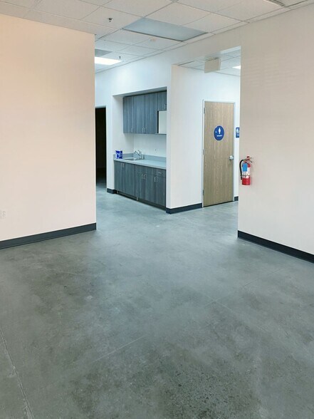 More Photos Of 7615 Siempre Viva Rd, San Diego Manufacturing For Lease