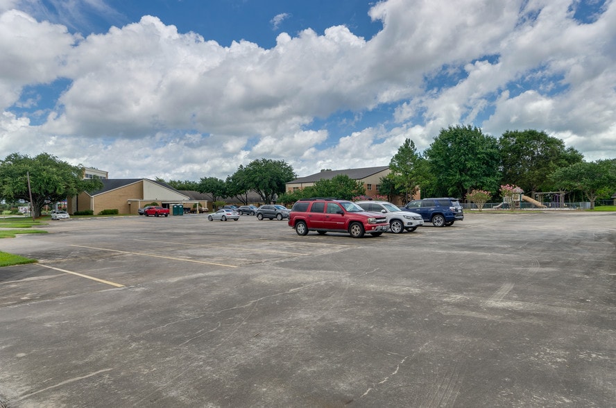 More Photos Of 1411 W Main St, League City Schools For Sale