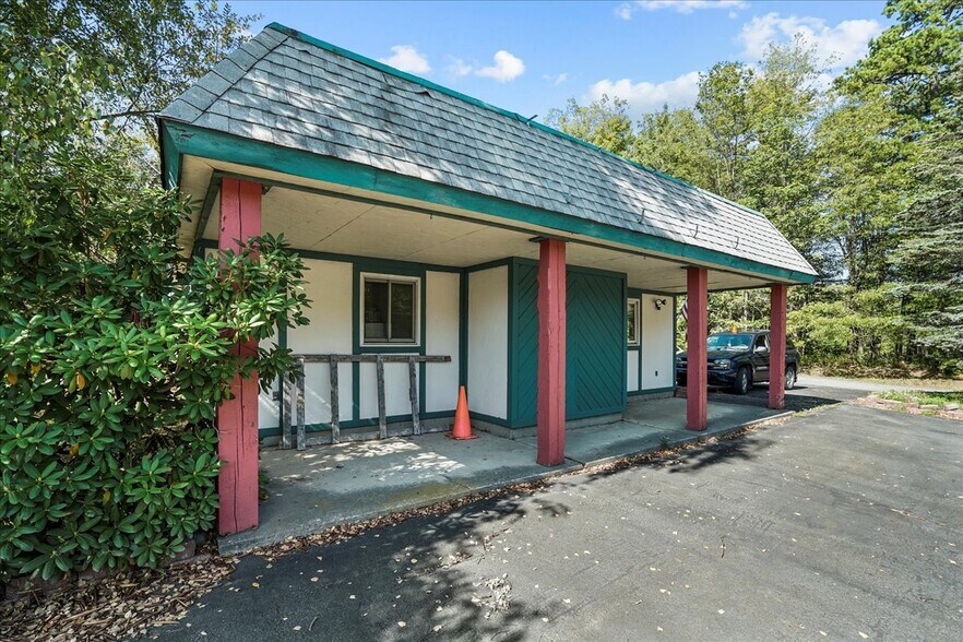 More Photos Of 635 Route 739, Lords Valley Freestanding For Sale