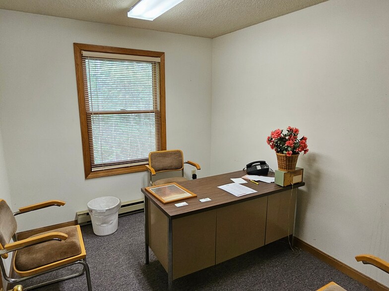 More Photos Of 27 Douglas Rd, Webster Office For Sale