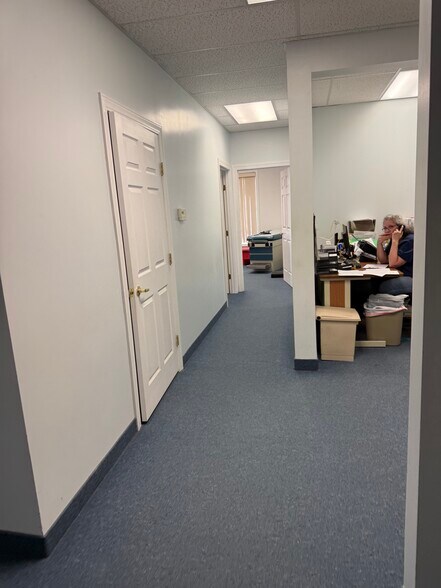 More Photos Of 1 Oxford Xing, New Hartford Medical For Lease