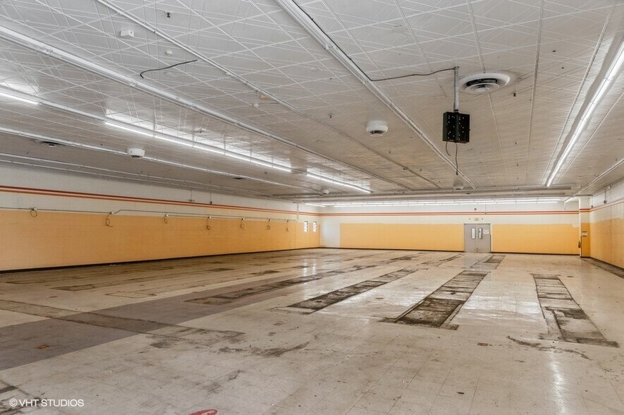 More Photos Of 610 S Genesee St, Waukegan Convenience Store For Lease