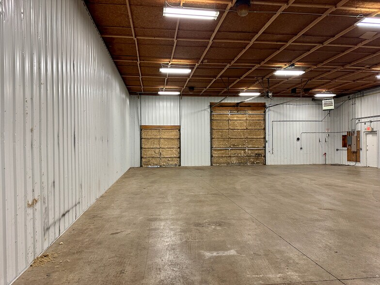 More Photos Of 7865 E Main Rd, Le Roy Warehouse For Lease