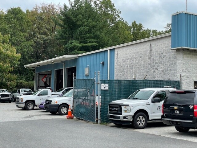 More Photos Of 108 Sandy Dr, Newark Warehouse For Lease