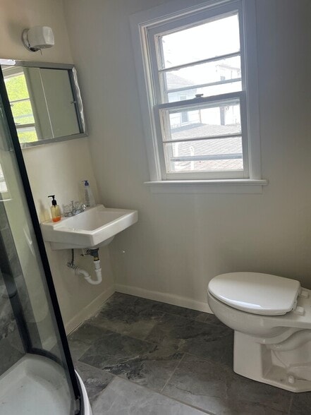 More Photos Of 706 Willow St, Southampton Office For Lease