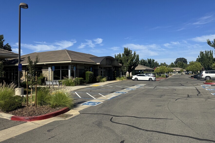 More Photos Of 1418 Blue Oaks Blvd, Roseville Medical For Lease
