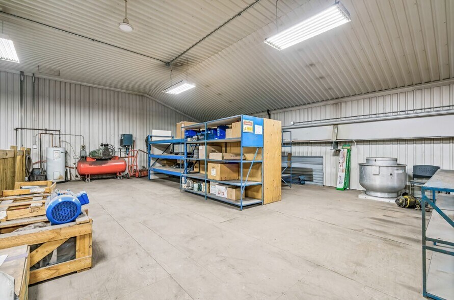 More Photos Of 2200 Rue André-C.-Hamel, Drummondville Industrial For Sale