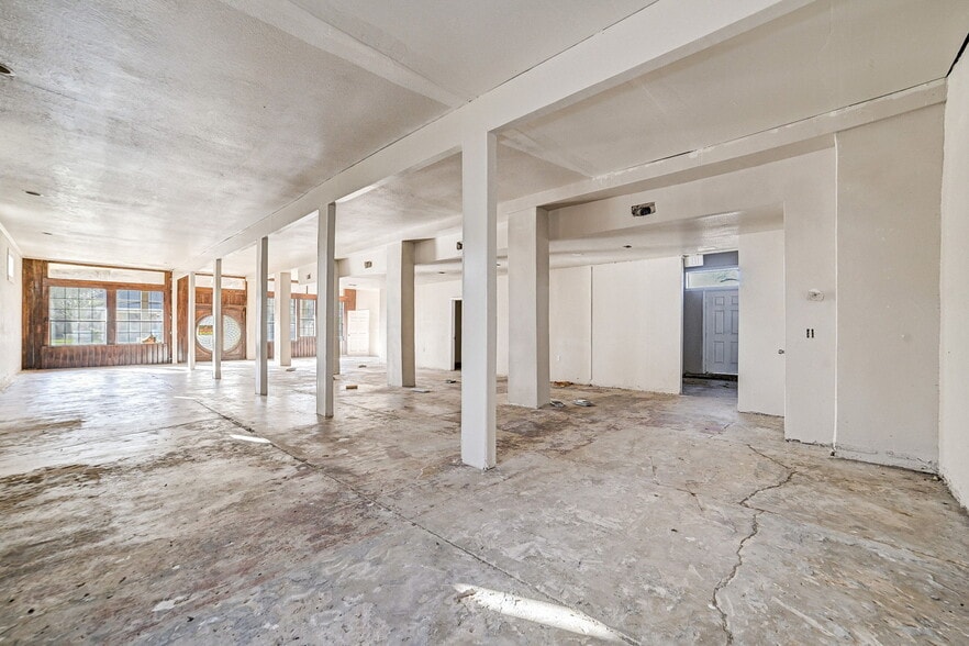 More Photos Of 411 S Kaufman St, Newton Lodge Meeting Hall For Sale
