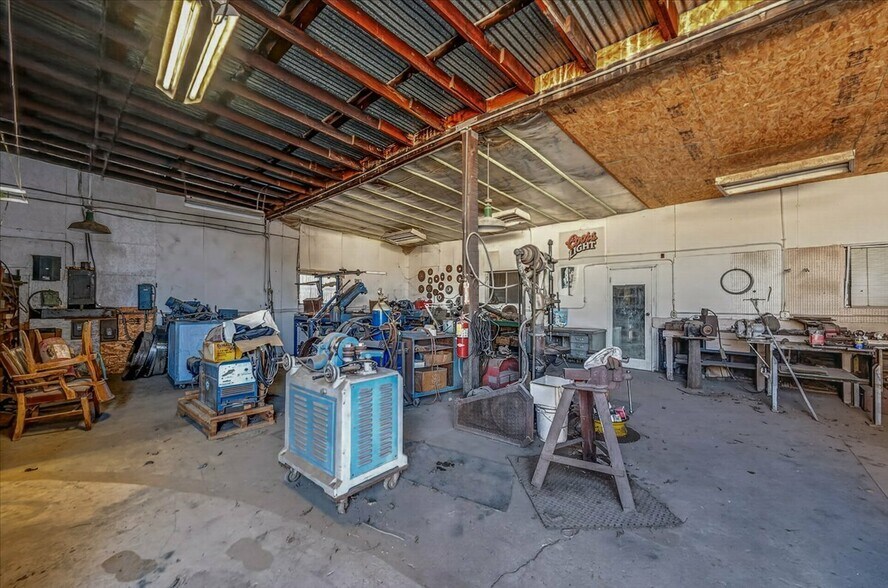 More Photos Of 708 N Pleasant Ave, Fresno Warehouse For Sale
