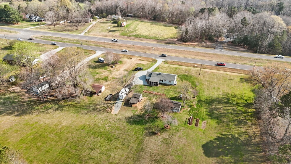 More Photos Of 10612 Durham Rd, Timberlake Flex For Sale