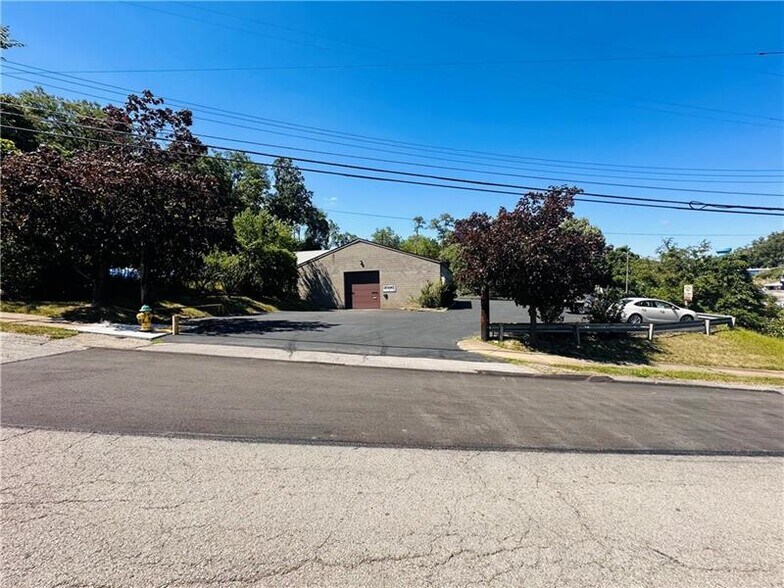 More Photos Of 560 Hoover Rd, Penn Hills Warehouse For Sale