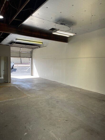 More Photos Of 17252 E Falcon Dr, Fountain Hills Warehouse For Lease