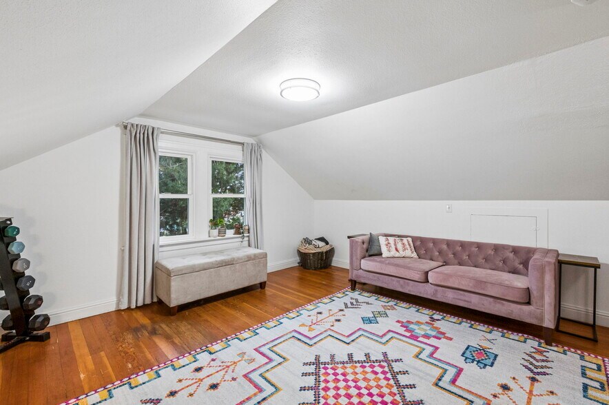 More Photos Of 11020 N Moore Ave, Portland Flex For Sale