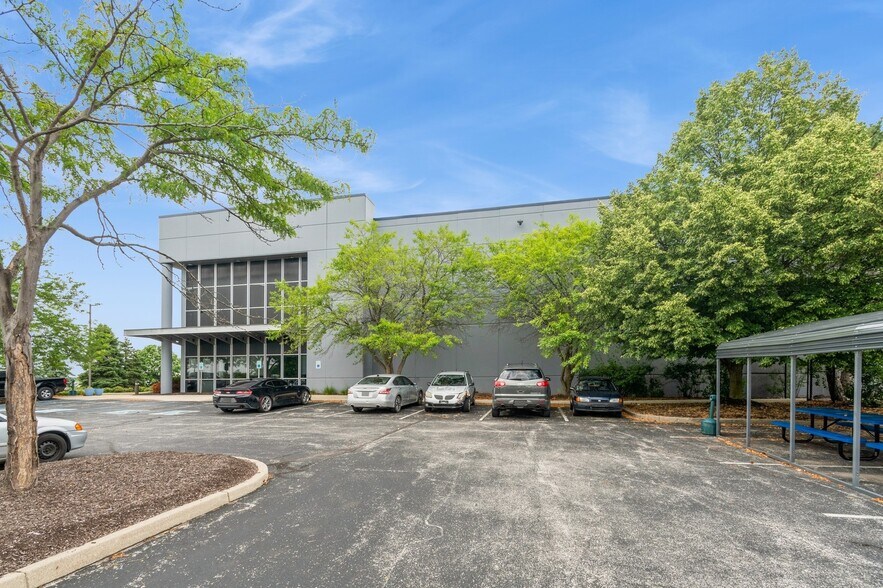 More Photos Of 2151-2155 Airwest Blvd, Plainfield Distribution For Lease