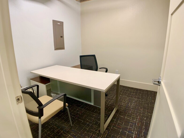 More Photos Of 612 Nogalitos St, San Antonio Flex For Sale