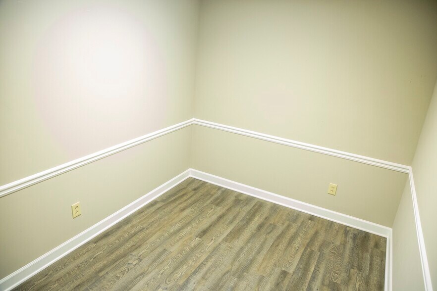 More Photos Of 425 E Crossville Rd, Roswell Office For Sale