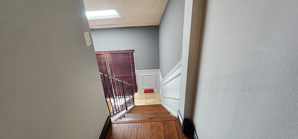 More Photos Of 23291 Ventura Blvd, Woodland Hills Loft Creative Space For Lease