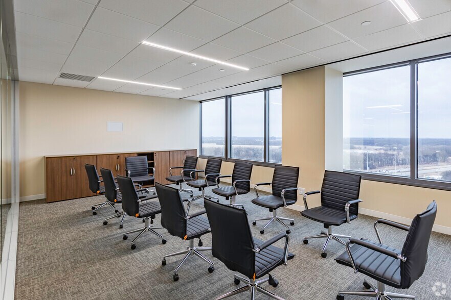 More Photos Of 425 N Martingale Rd, Schaumburg Office For Lease