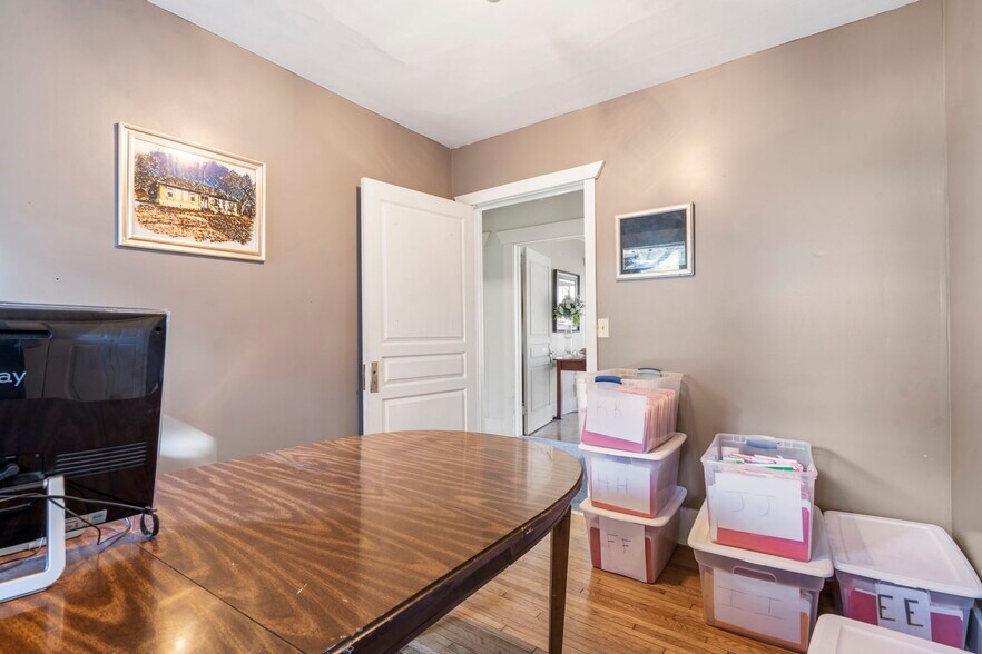 More Photos Of 1658 Saint Louis St, Springfield Office For Lease