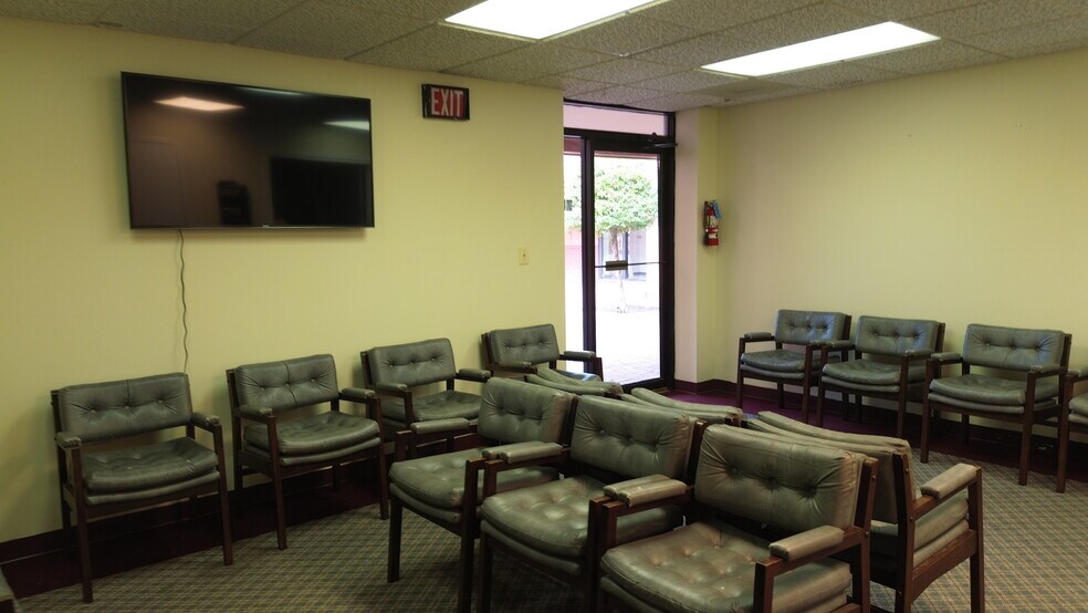 More Photos Of 7 Post Office Rd, Waldorf Medical For Sale