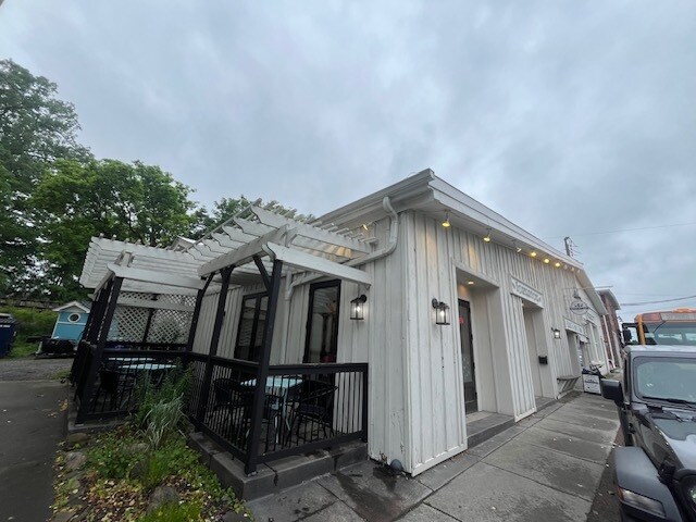 More Photos Of 33 Elm St, East Aurora Restaurant For Sale