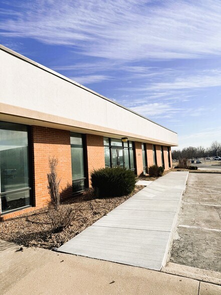 More Photos Of 1325 SW Market St, Lee's Summit Manufacturing For Lease