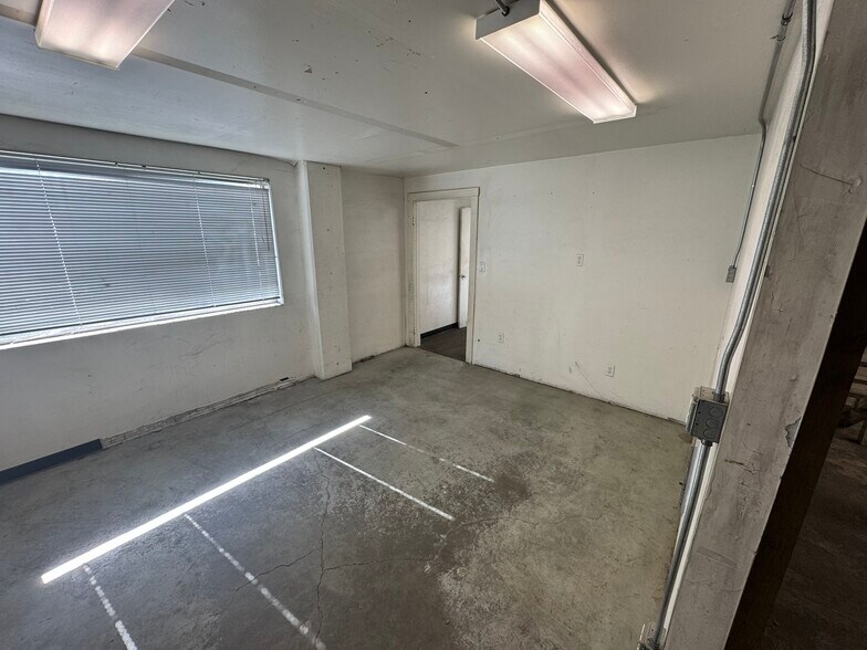 More Photos Of 5750-5778 Commerce Blvd, Rohnert Park Flex For Lease