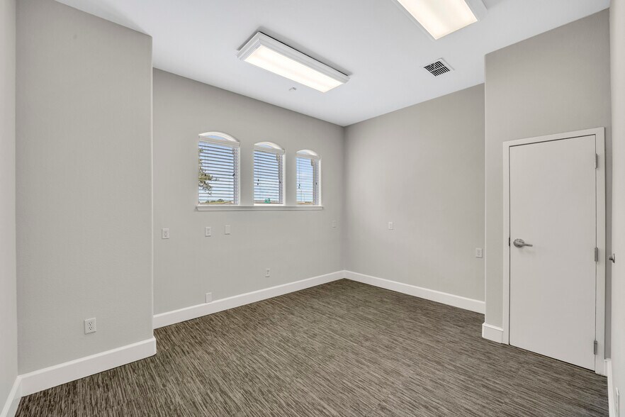 More Photos Of 840 E I-20 Hwy, Arlington Medical For Sale