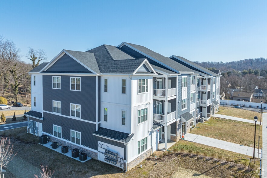 Primary Photo Of 41 Wttr Ln, Westminster Apartments For Sale