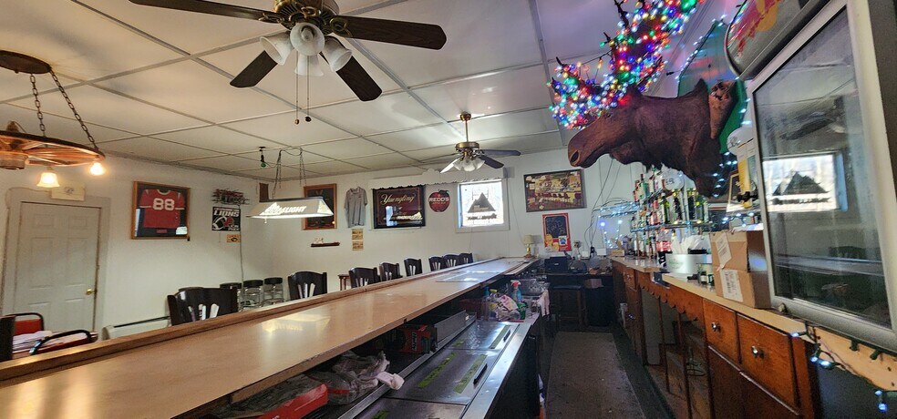 More Photos Of 6 Walnut St, Nicholson Hotel For Sale